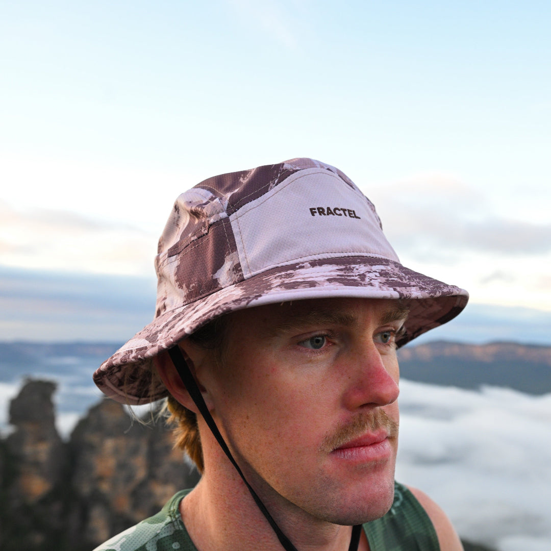 B-ECHO POINT Bucket Hat
