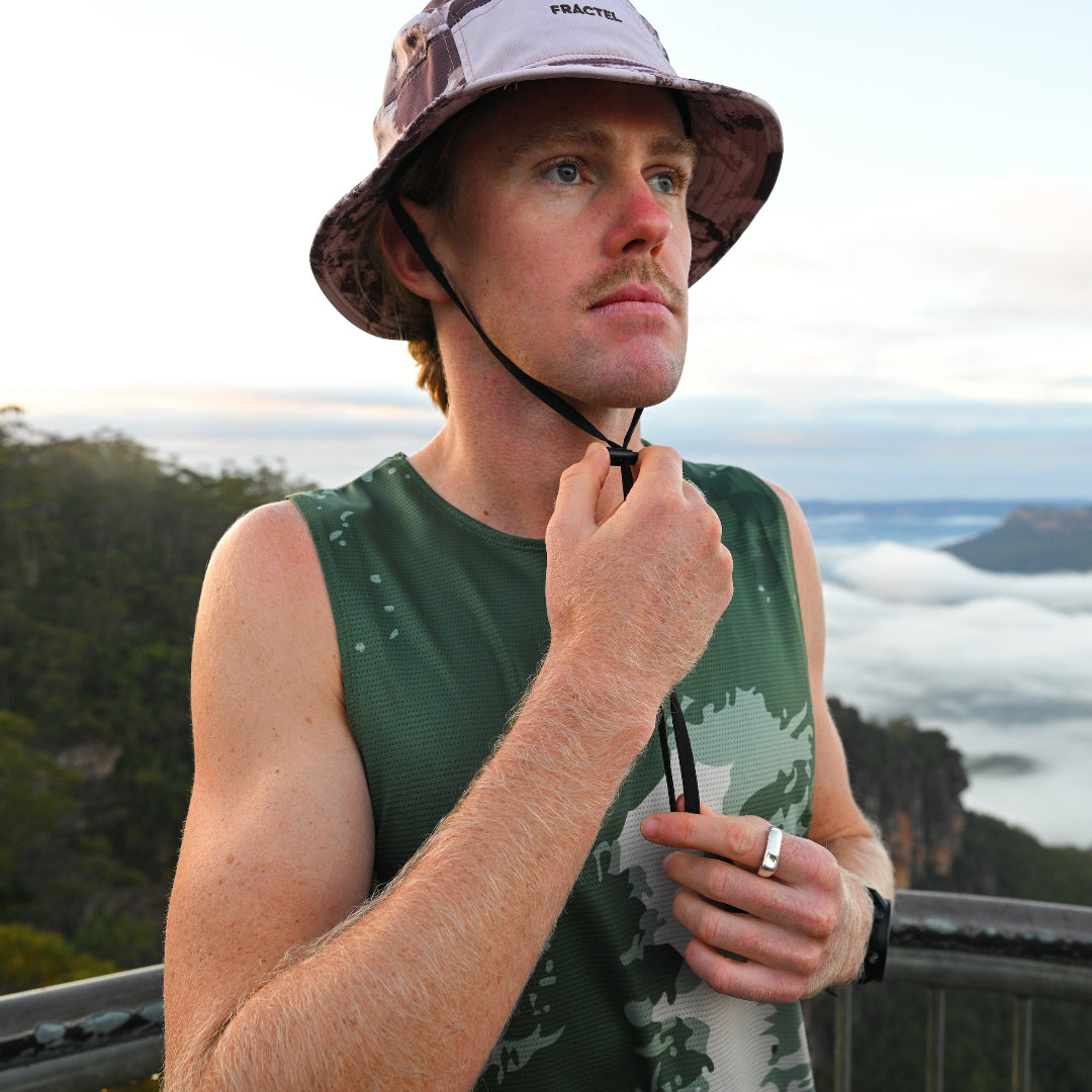 B-ECHO POINT Bucket Hat