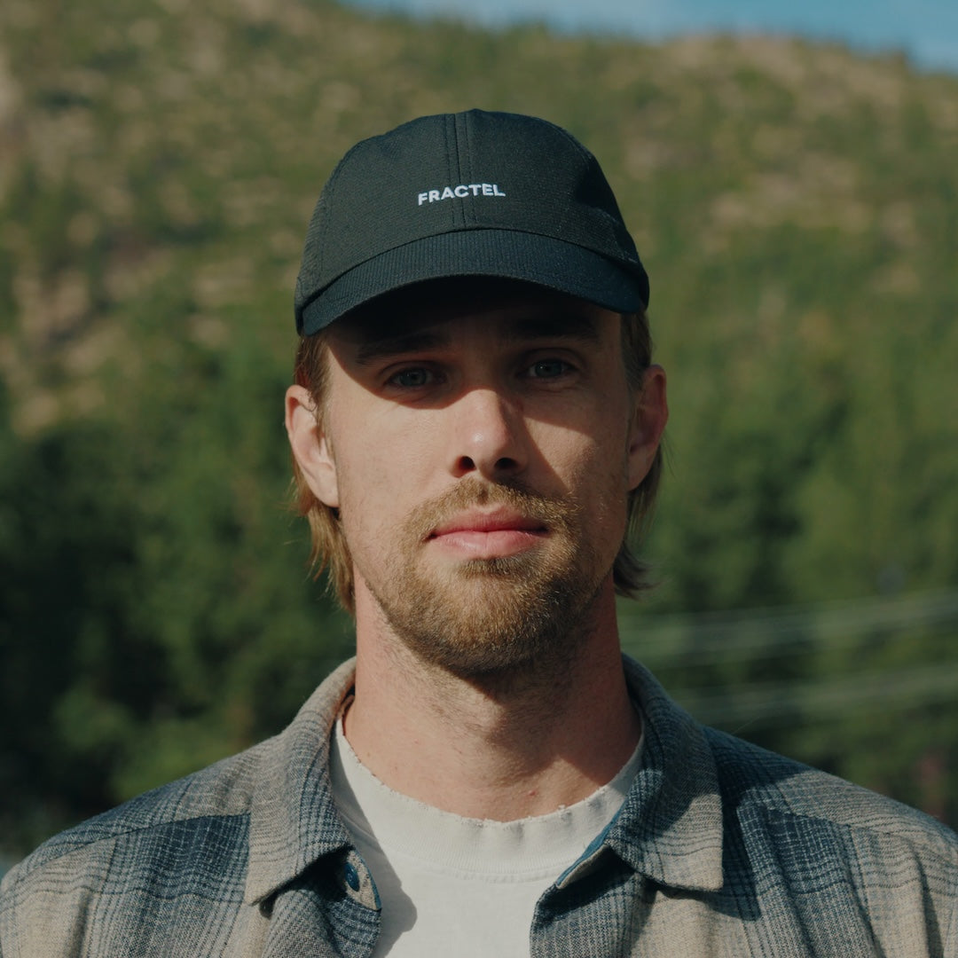 Runner wearing the black Fractel CP-JET fitted running cap outdoors