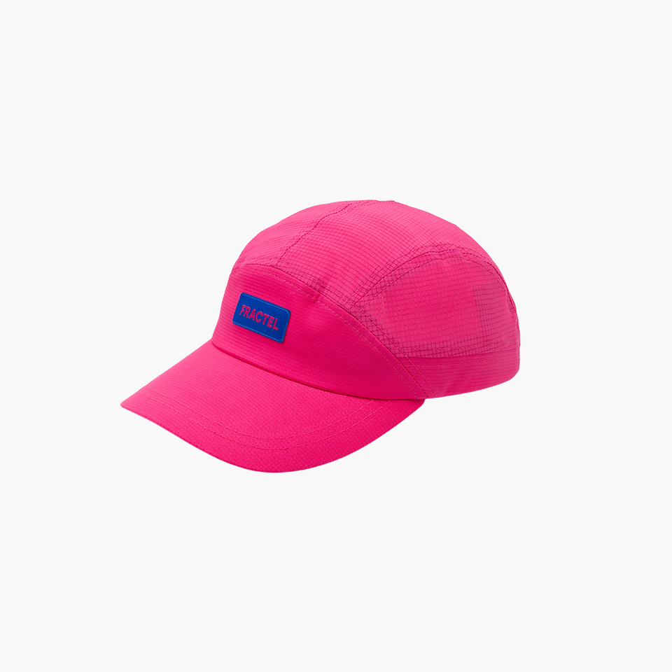 E-FUCHSIA Running Cap, angle view